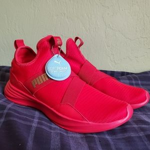 PUMA Women's Radiate Training Shoe / Red & Gold